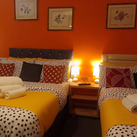 Ideal Home & Cottage Inviting 4 Bedroom Apartments วอลซอลล์ ภายนอก รูปภาพ