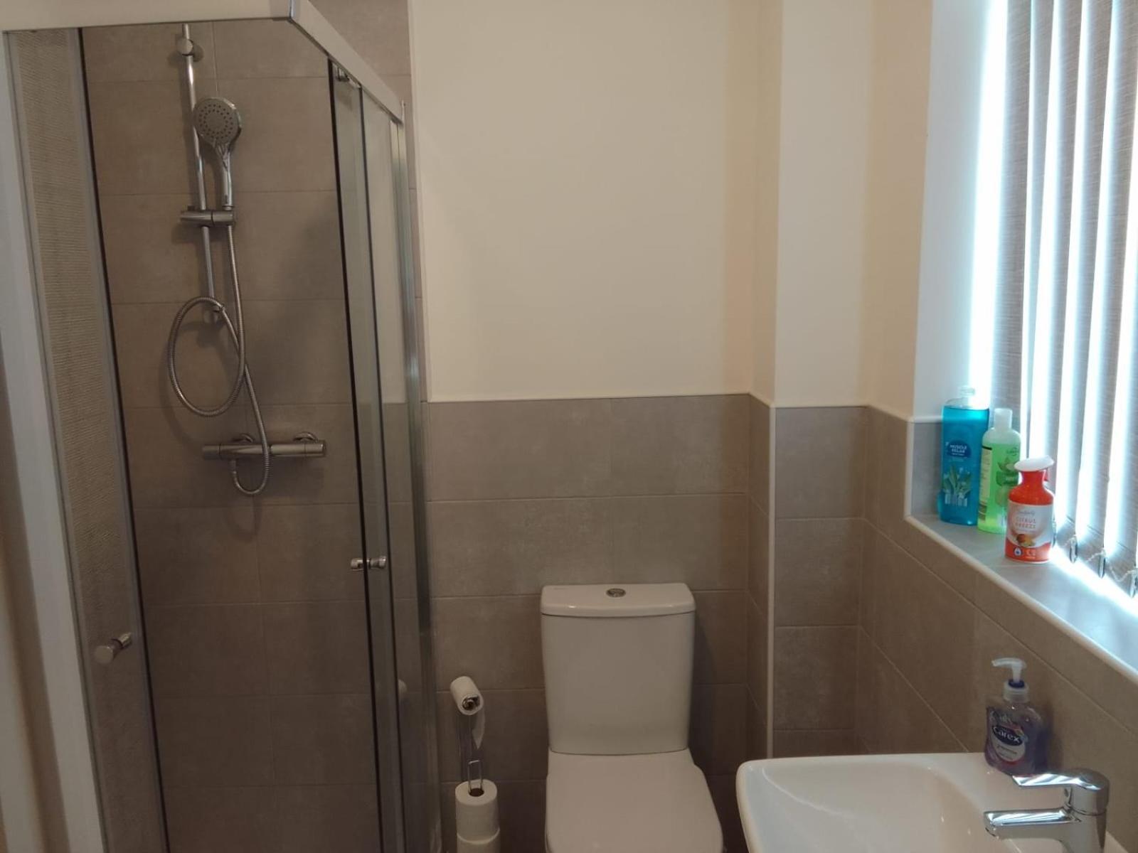 Ideal Home & Cottage Inviting 4 Bedroom Apartments วอลซอลล์ ภายนอก รูปภาพ