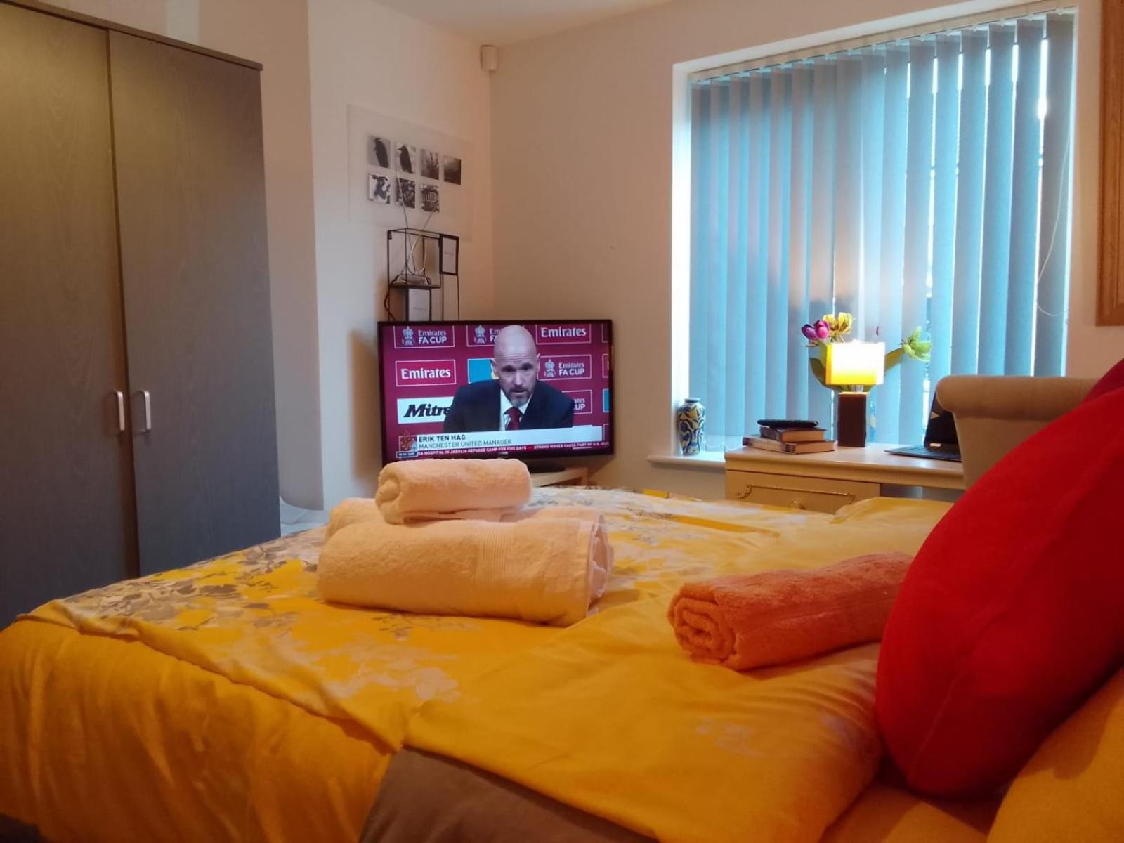 Ideal Home & Cottage Inviting 4 Bedroom Apartments วอลซอลล์ ภายนอก รูปภาพ