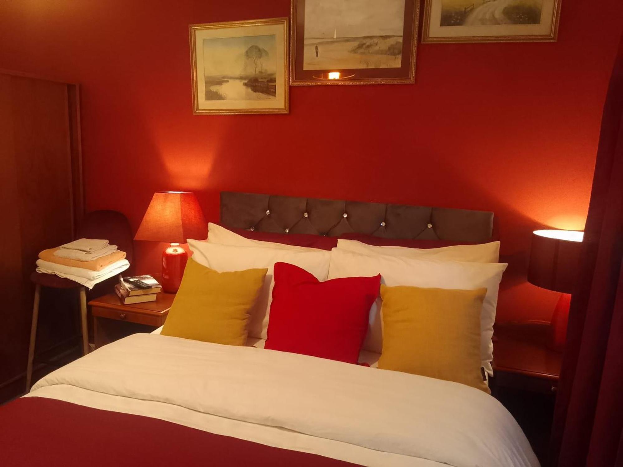 Ideal Home & Cottage Inviting 4 Bedroom Apartments วอลซอลล์ ภายนอก รูปภาพ