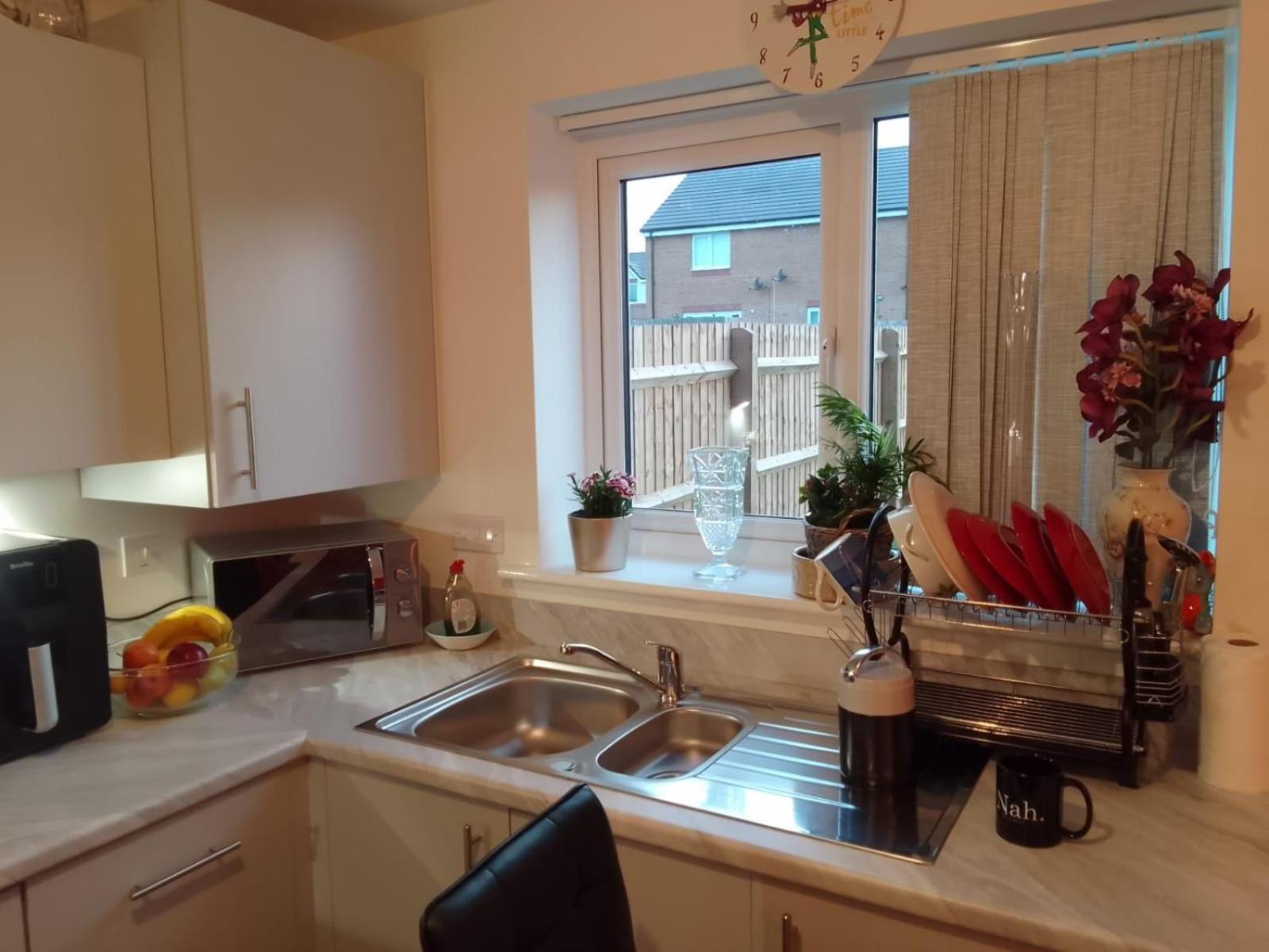 Ideal Home & Cottage Inviting 4 Bedroom Apartments วอลซอลล์ ภายนอก รูปภาพ